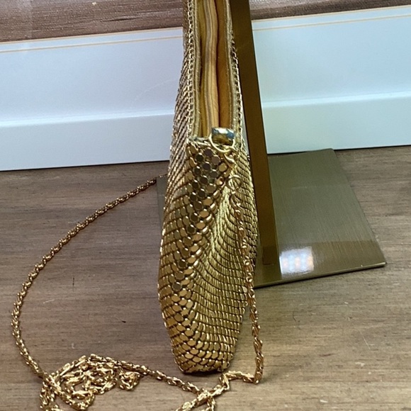 Gold Shimmering Chainmail Evening Bag - Picture 4 of 9